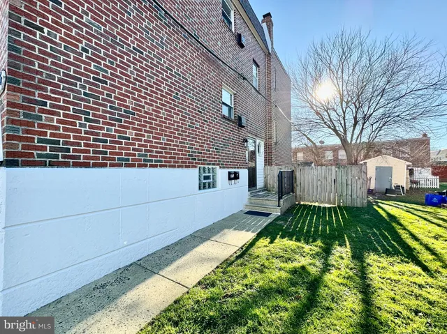 a view of a backyard with pathway