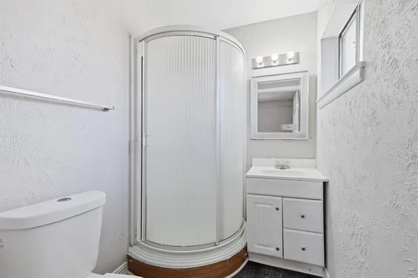 $2,350 | 242 West Cober Drive, Grand Prairie, TX 75051