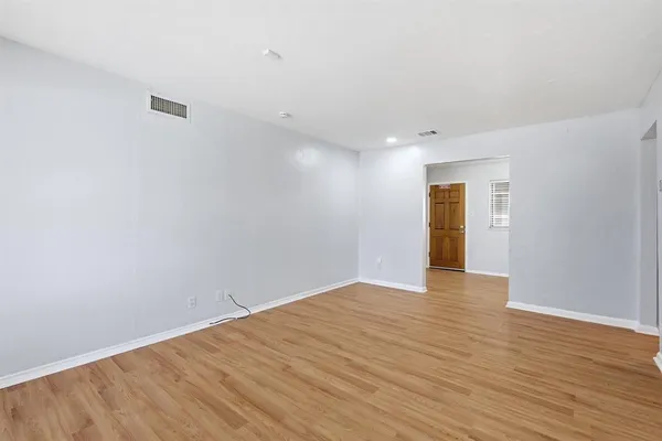 $2,350 | 242 West Cober Drive, Grand Prairie, TX 75051