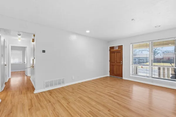 $2,350 | 242 West Cober Drive, Grand Prairie, TX 75051