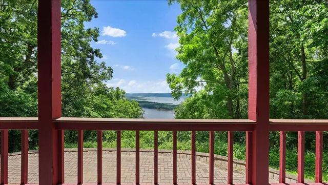 $495,000 | 15 Scenic Point Drive, De Soto, WI 54624