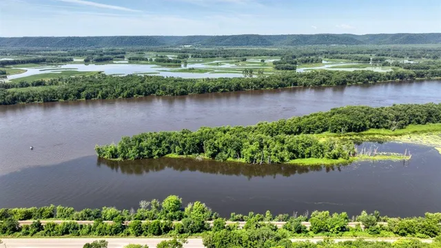 $495,000 | 15 Scenic Point Drive, De Soto, WI 54624