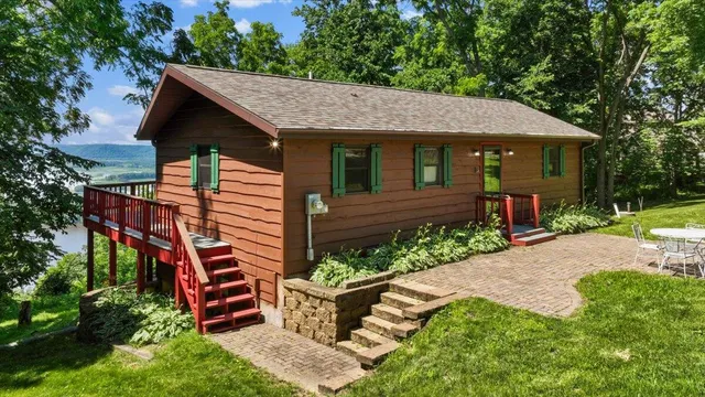 $495,000 | 15 Scenic Point Drive, De Soto, WI 54624