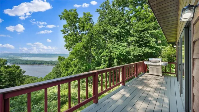 $495,000 | 15 Scenic Point Drive, De Soto, WI 54624