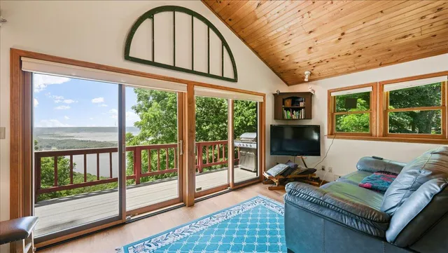 $495,000 | 15 Scenic Point Drive, De Soto, WI 54624