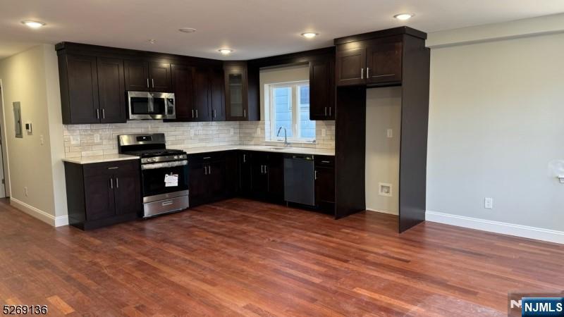 562 North 11th Street Newark, NJ 07107 - Photo 3 of 5