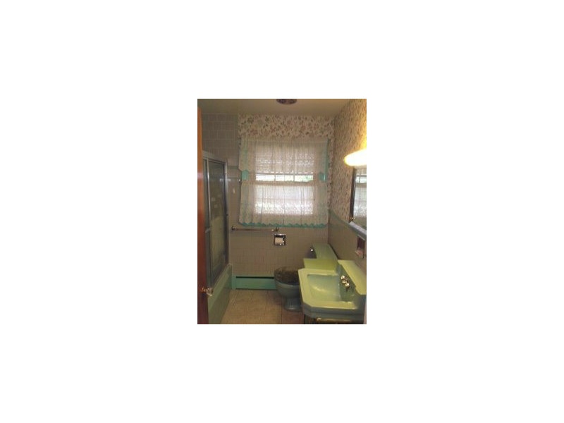 15 Farnum Road Warwick, RI 02888 - Photo 8 of 24 Bathroom.