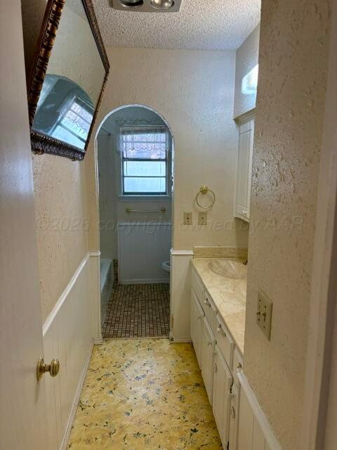 2713 James Louis Drive Amarillo, TX 79110 - Photo 19 of 28 Second Bathroom