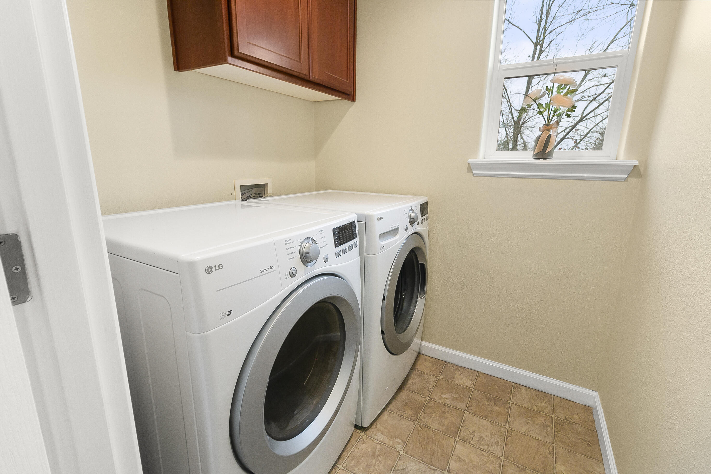 2160 Crestbrook Road, Unit 6 Medford, OR 97504 - Photo 10 of 25 11