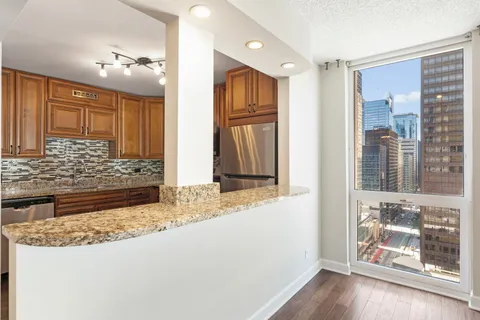 $3,400 | 200 North Dearborn Street, Unit 2402, Chicago, IL 60601