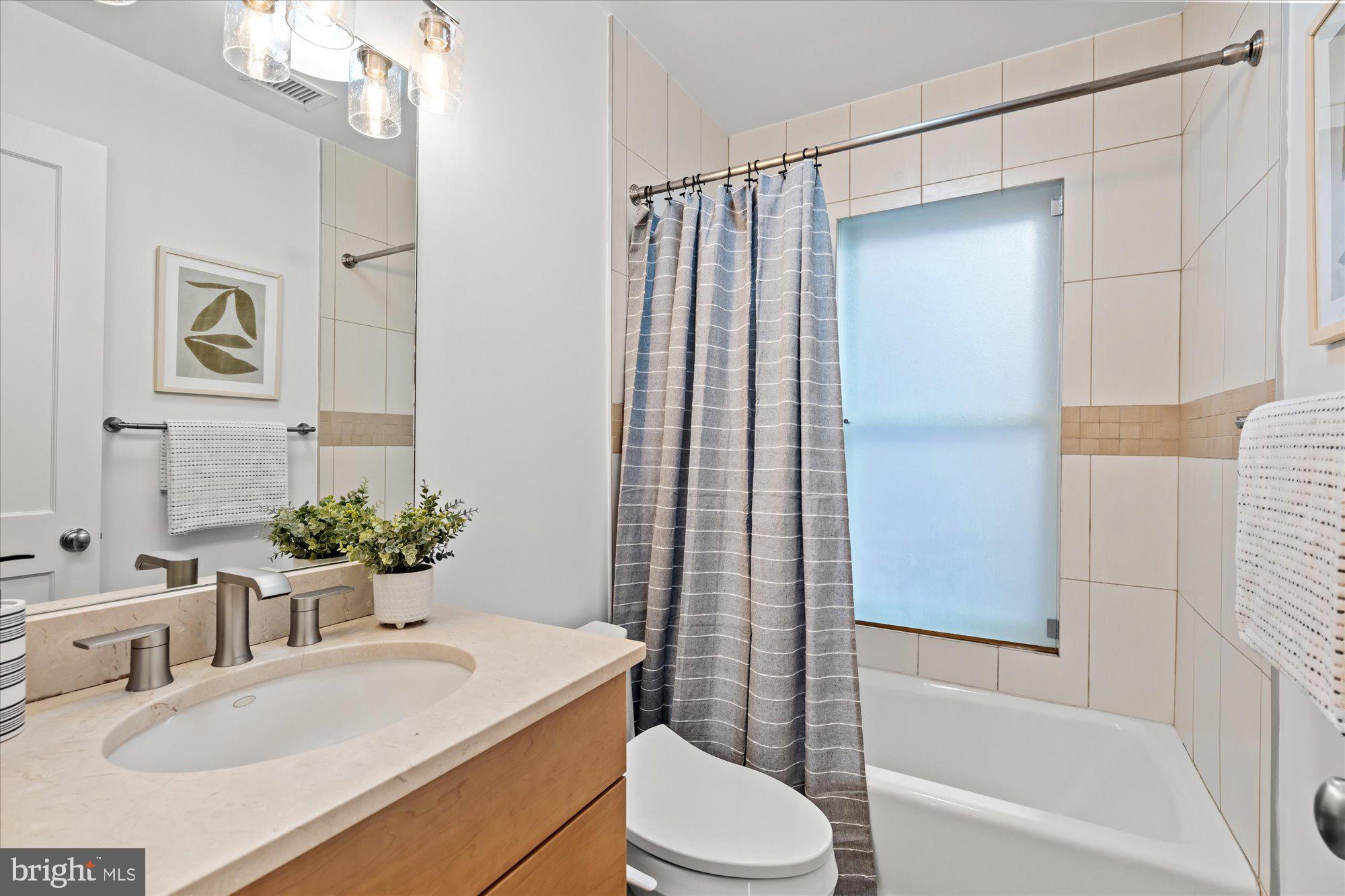 1817 Swann Street Northwest, Unit C Washington, DC 20009 - Photo 18 of 22