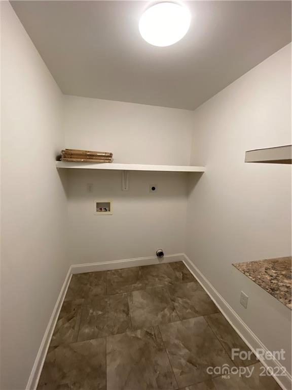 3708 Kelly Road Charlotte, NC 28216 - Photo 6 of 12 an empty room with a stove