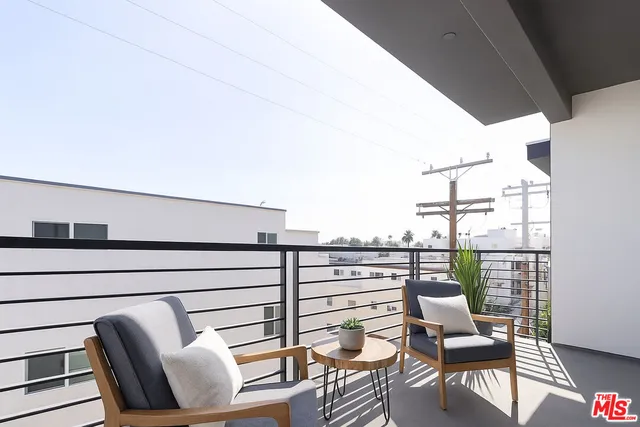 $5,350 | 11800 Courtleigh Drive, Unit 404, Los Angeles, CA 90066