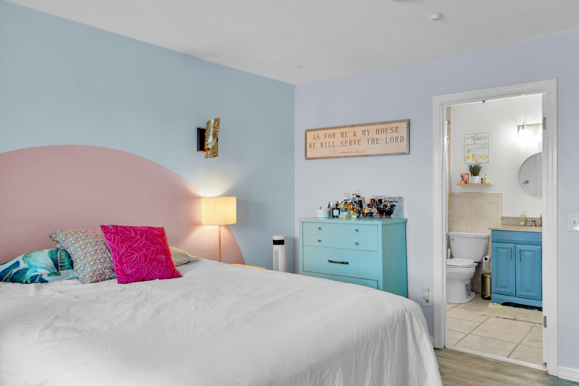 113 Stirrup Key Woods Road, Unit 3B1 Marathon, FL 33050 - Photo 15 of 21 a bedroom with a bed and a dresser