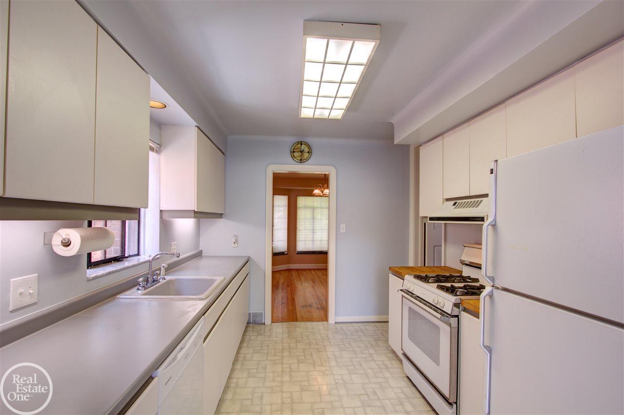 271 Moran Road Grosse Pointe, MI 48236 - Photo 23 of 41 31357289-22.JPG