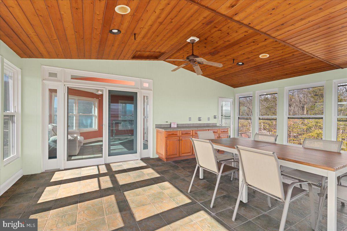 1406 Panhandle Road Bentonville, VA 22610 - Photo 53 of 118 Greatroom
