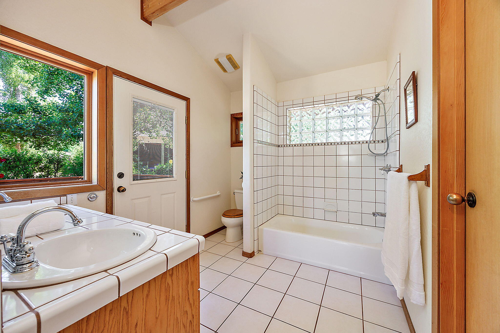 705 Foss Road Talent, OR 97540 - Photo 41 of 93 Primary Bathroom