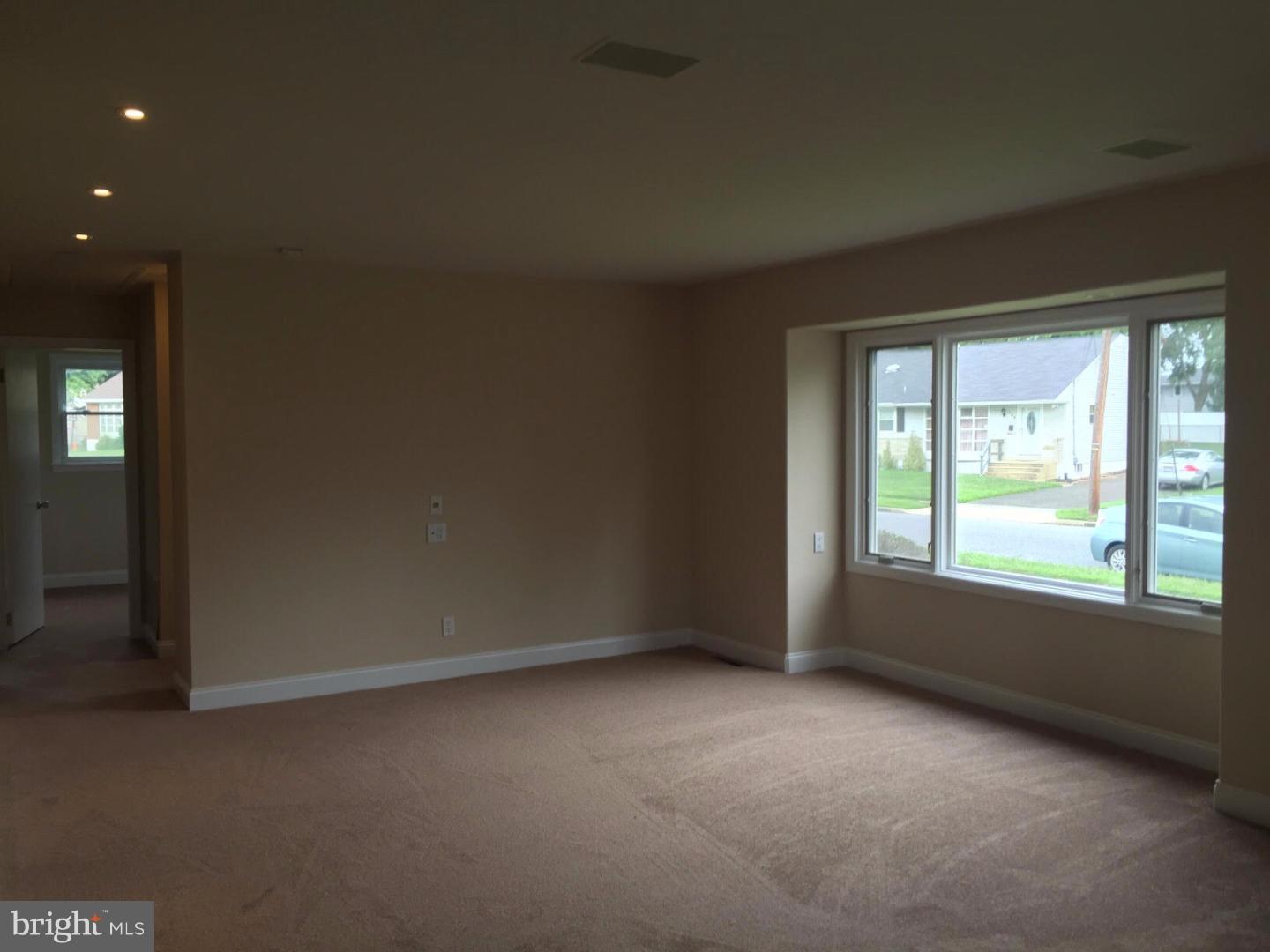 124 Hollyoke Road Somerdale, NJ 08083 - Photo 4 of 9 Gallery Image 4