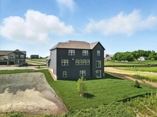 $771,515 | 10662 Bent Pine Lane, St. Paul, MN 55129