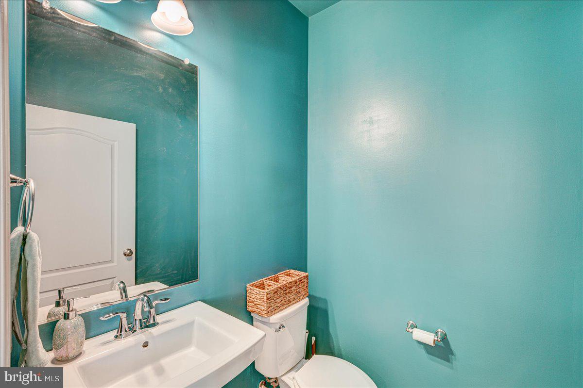 4001 Bradys Hill Road Triangle, VA 22172 - Photo 11 of 29 Halfbath on main level
