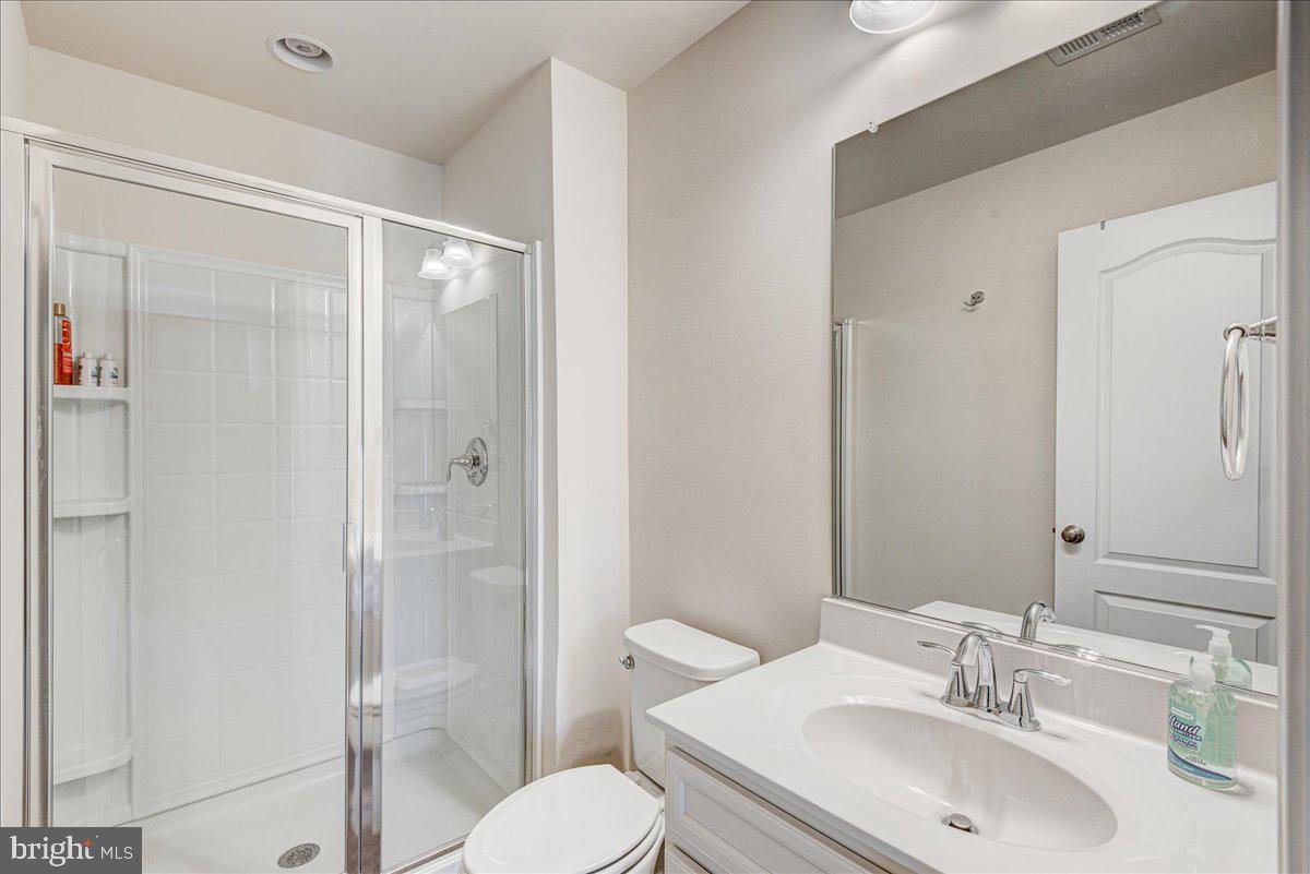 4001 Bradys Hill Road Triangle, VA 22172 - Photo 16 of 29 Bath 2 on upper level.