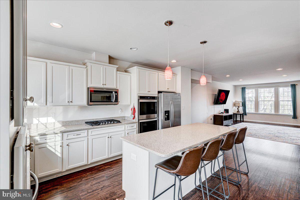 4001 Bradys Hill Road Triangle, VA 22172 - Photo 5 of 29 Granite counter tops and stainless appliances