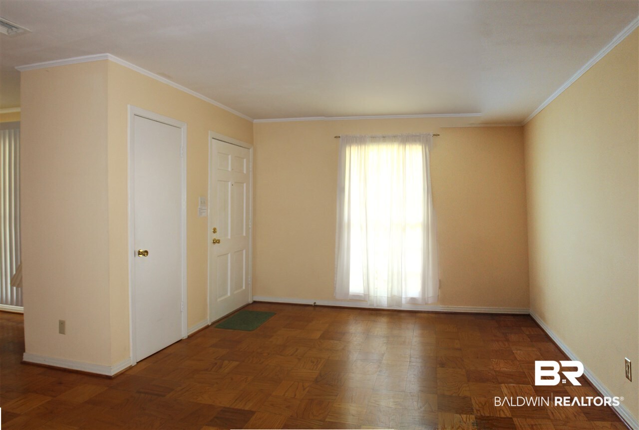 120 Glen Oaks Road Mobile, AL 36608 - Photo 2 of 16 Nice sized living room with hardwood flooring.