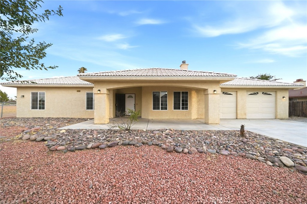 20255 Rimrock Road East Apple Valley, CA 92307 - Photo 3 of 55 Gallery Image 3