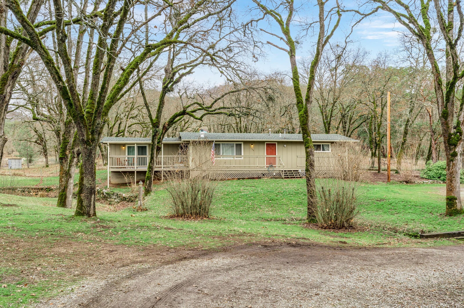 11548 Blackwell Road Central Point, OR 97502 - Photo 2 of 38 11548 Blackwell