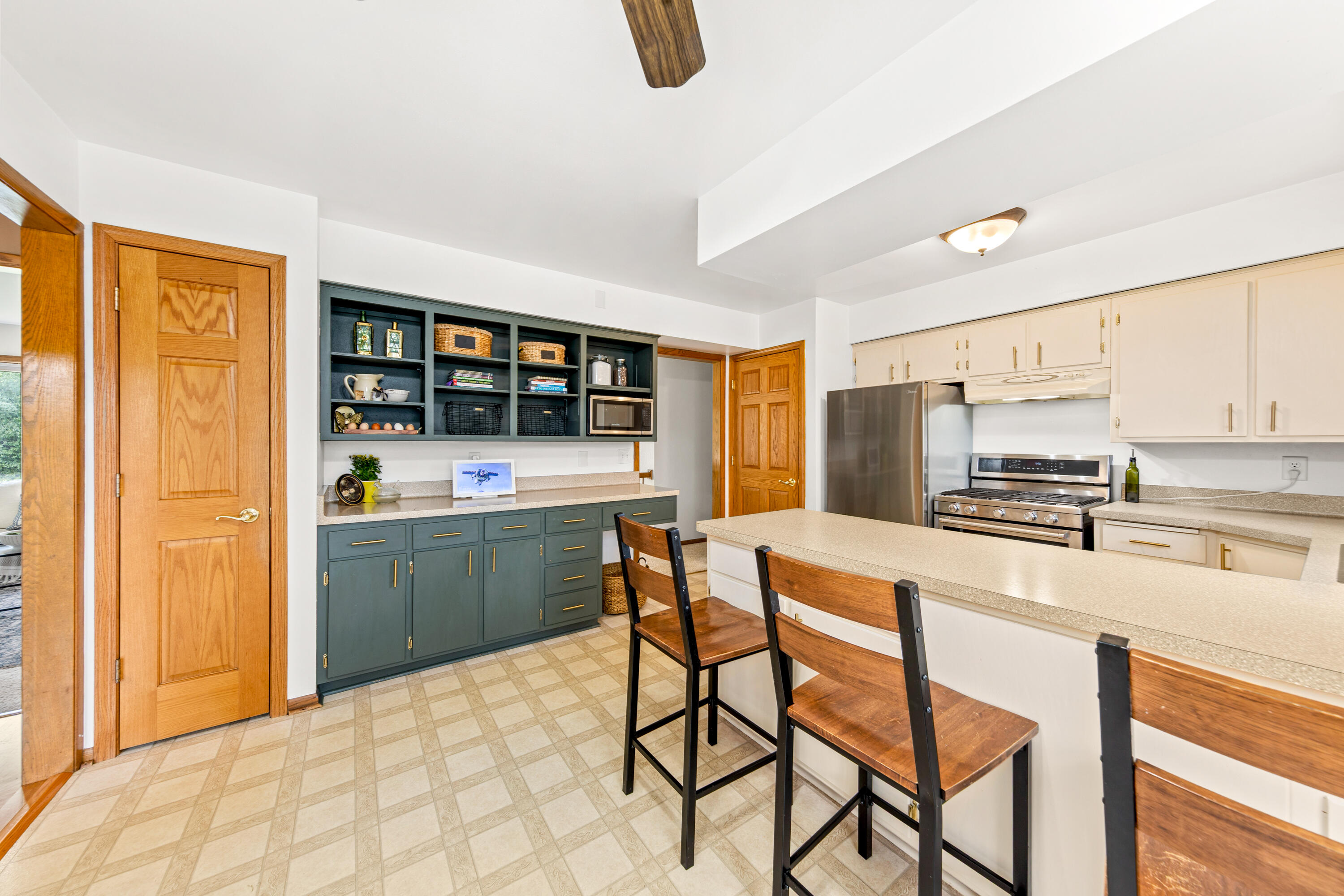 228 North Sawyer Road Summit, WI 53066 - Photo 11 of 30 Kitchen