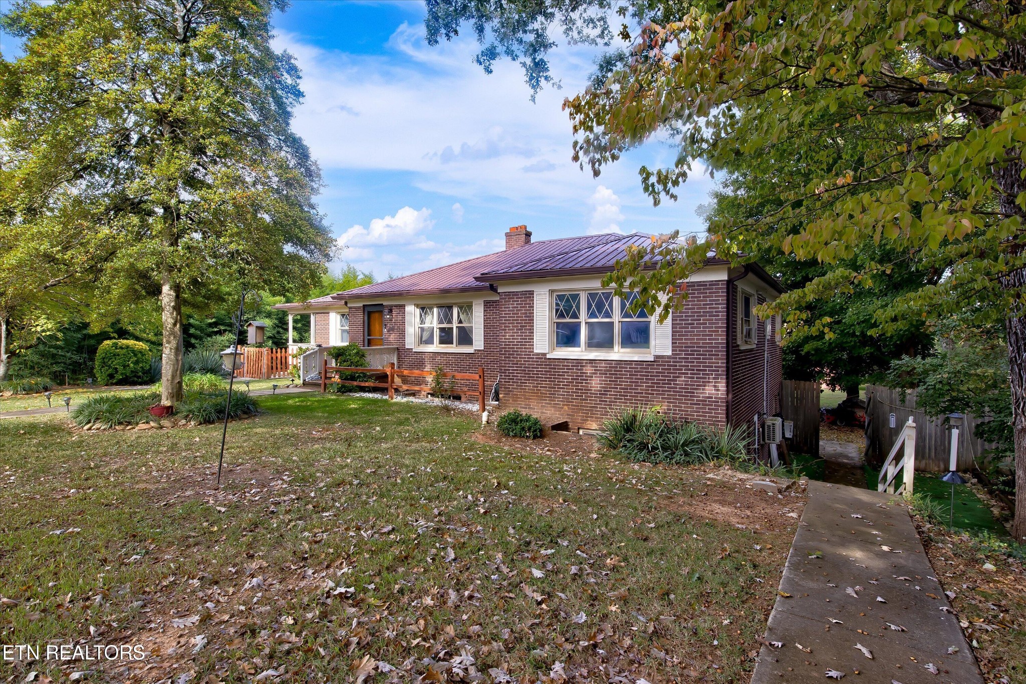 653 East Hunt Road Alcoa, TN 37701 - Photo 2 of 32 Gallery Image 2