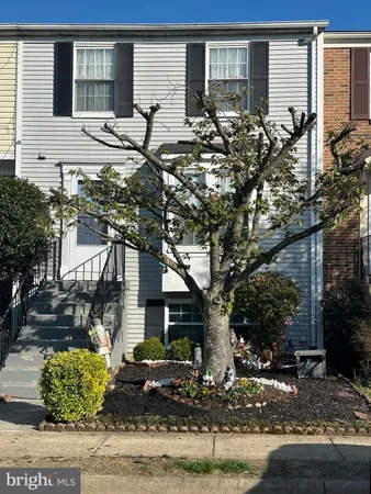 $575,000 | 6987 Villa-Del-Rey Court, Springfield, VA 22150