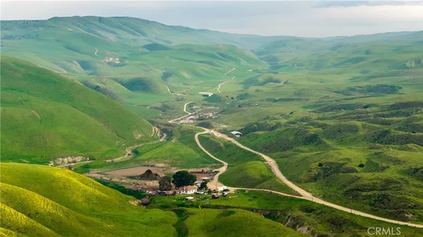 a view of a tennis court