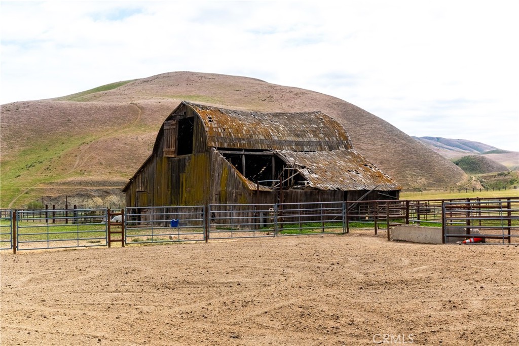 8050 Bitterwater Road Shandon, CA 93461 - Photo 10 of 38