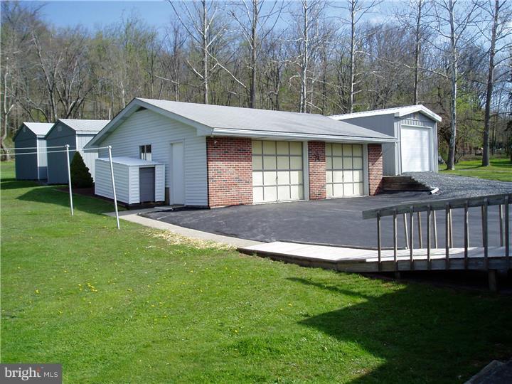 2819 Main Road East Emmaus, PA 18049 - Photo 5 of 25 Garage