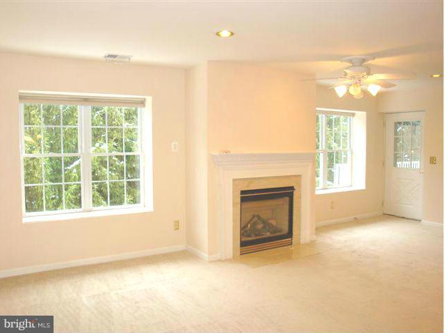 12350 Rosslare Ridge Road, Unit 303 Lutherville-Timonium, MD 21093 - Photo 4 of 25 Family Room