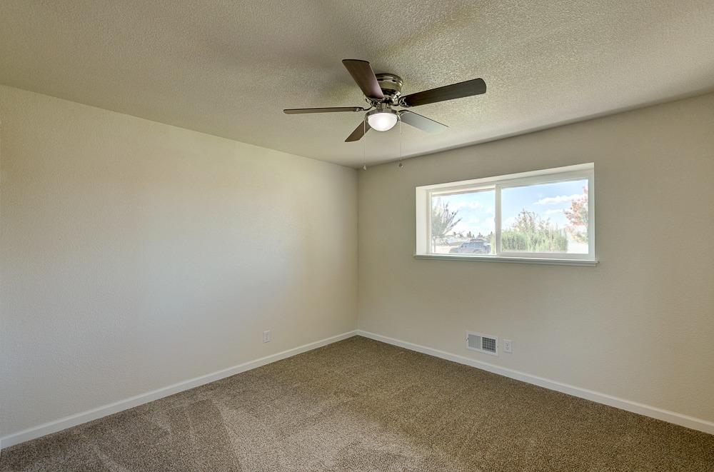 351 North Peach Avenue Clovis, CA 93612 - Photo 20 of 34 an empty room with a window and ceiling fan