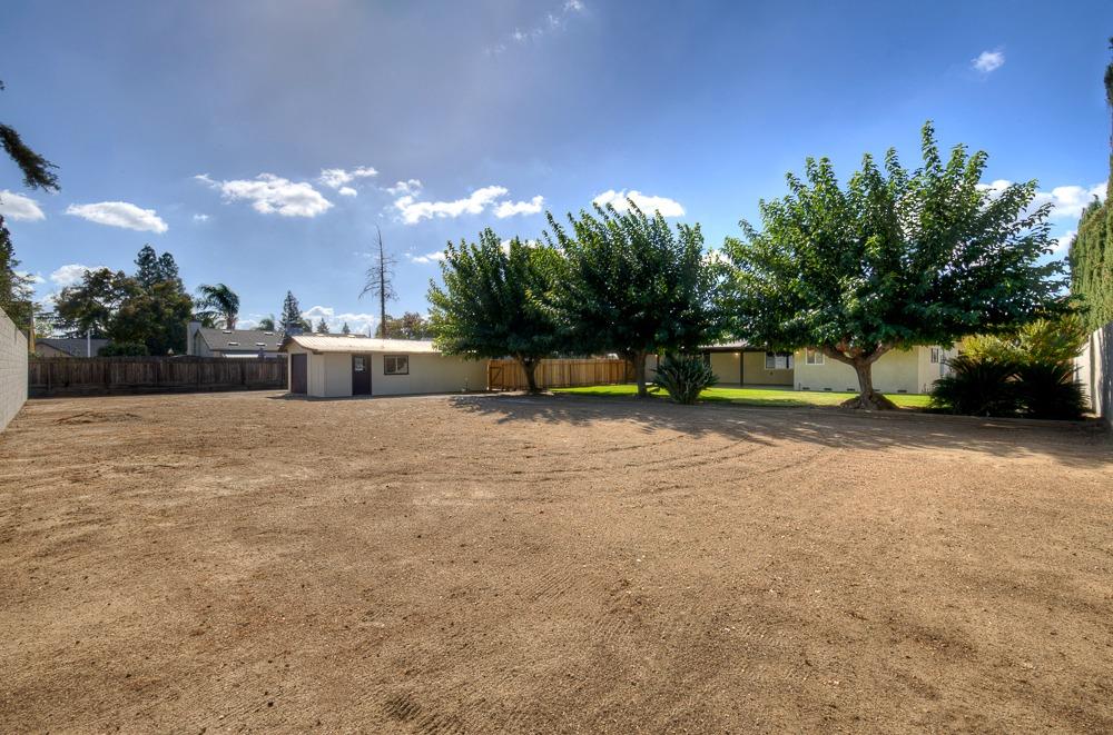 351 North Peach Avenue Clovis, CA 93612 - Photo 33 of 34