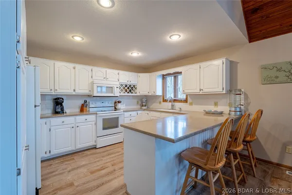 $730,000 | 41 Skyview Drive, Roach, MO 65787