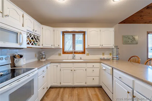 $730,000 | 41 Skyview Drive, Roach, MO 65787