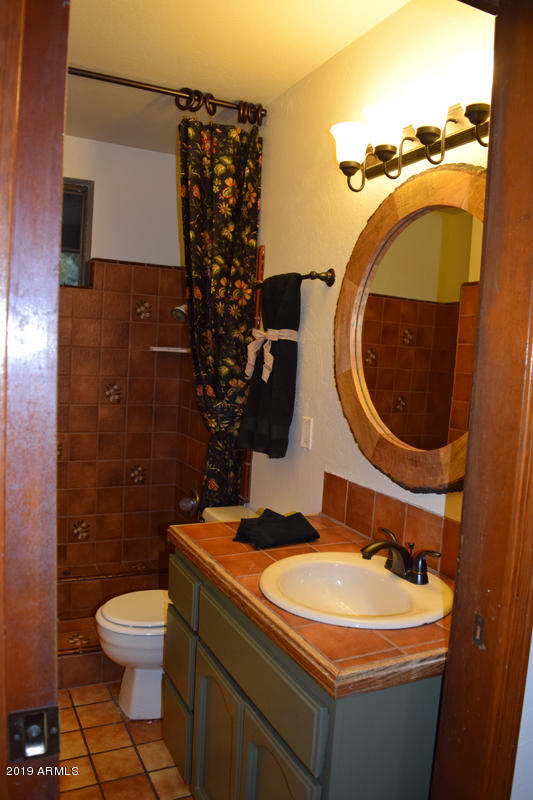 979 Beaver Flat Road Payson, AZ 85541 - Photo 11 of 70 Guest bath 1
