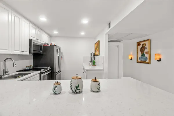$2,200 | 3080 North Course Drive, Unit 304, Pompano Beach, FL 33069