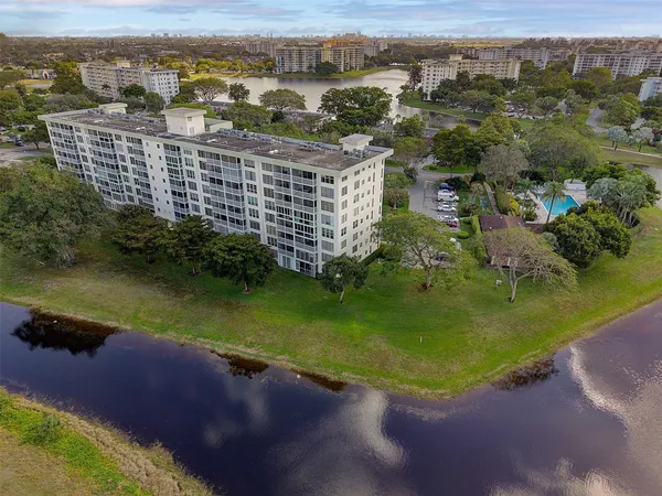 $2,200 | 3080 North Course Drive, Unit 304, Pompano Beach, FL 33069