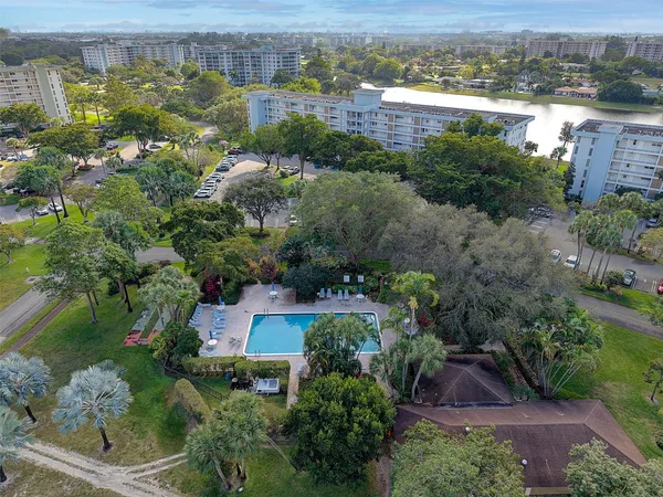 $2,200 | 3080 North Course Drive, Unit 304, Pompano Beach, FL 33069