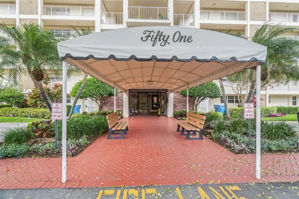 $2,200 | 3080 North Course Drive, Unit 304, Pompano Beach, FL 33069