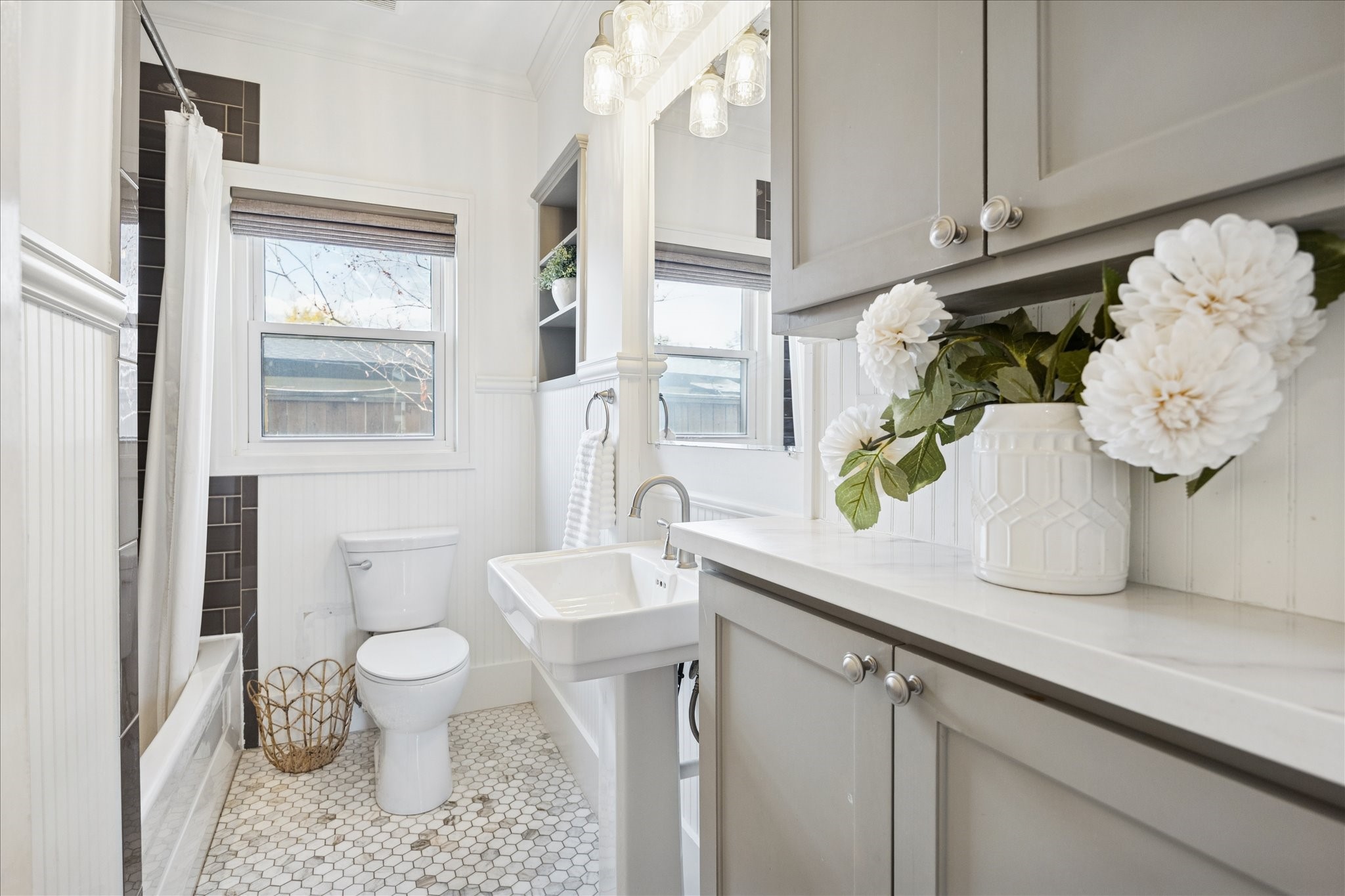 623 Pecore Street Houston, TX 77009 - Photo 19 of 34 Charming full bath with pedestal sink, hex tile flooring, and a tub/shower combination.