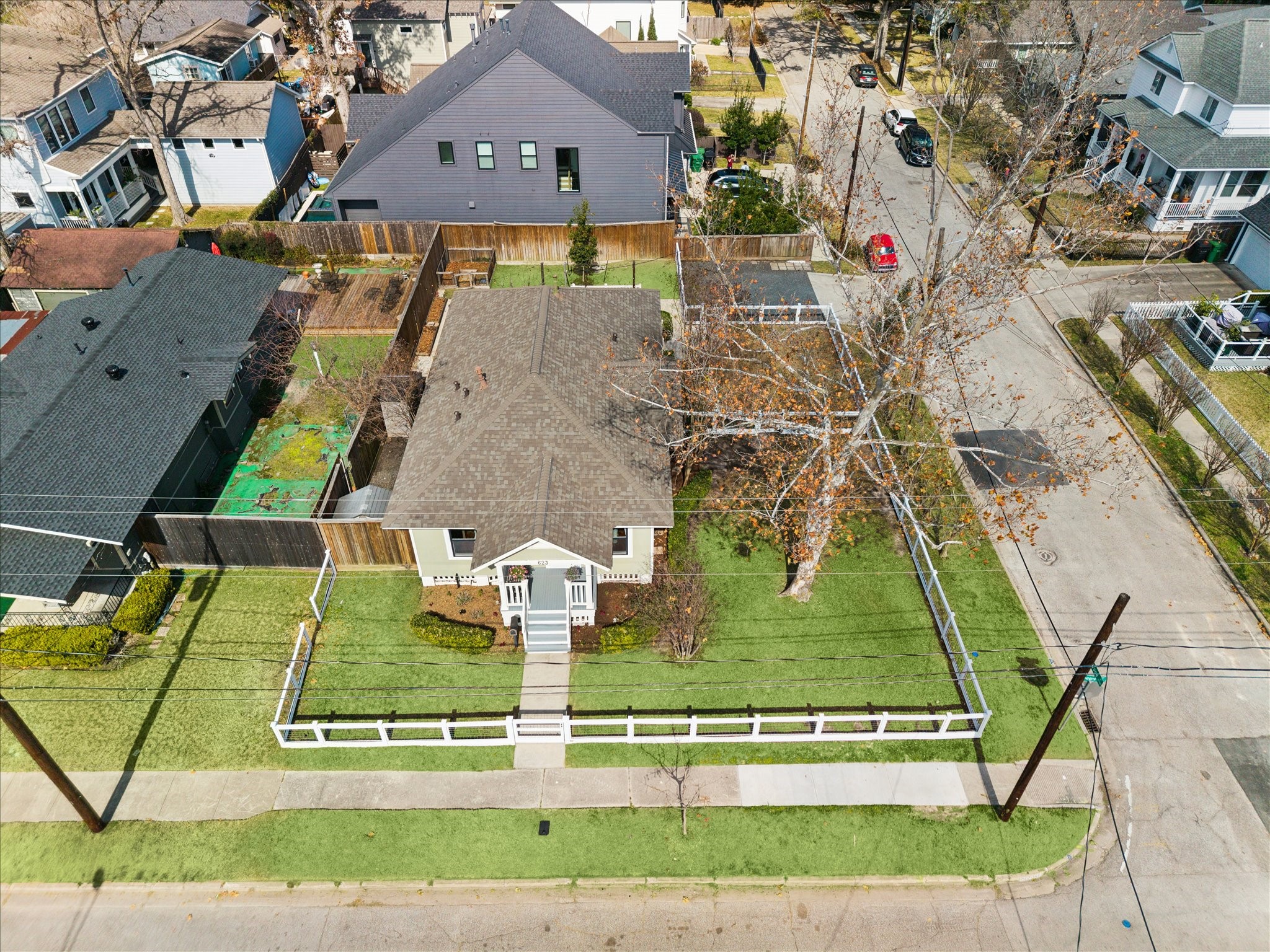 623 Pecore Street Houston, TX 77009 - Photo 33 of 34 Overhead perspective of the property’s position on a corner lot with charming surrounding homes and tree-lined streets.