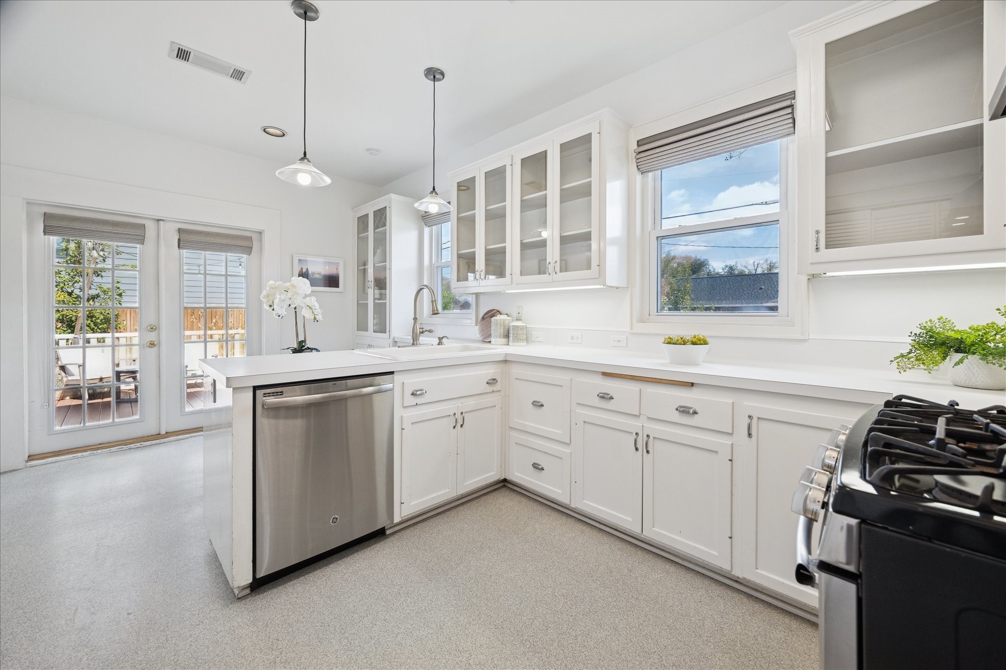 623 Pecore Street Houston, TX 77009 - Photo 10 of 34