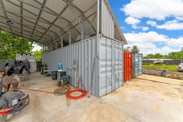 a view of a yard with an empty space