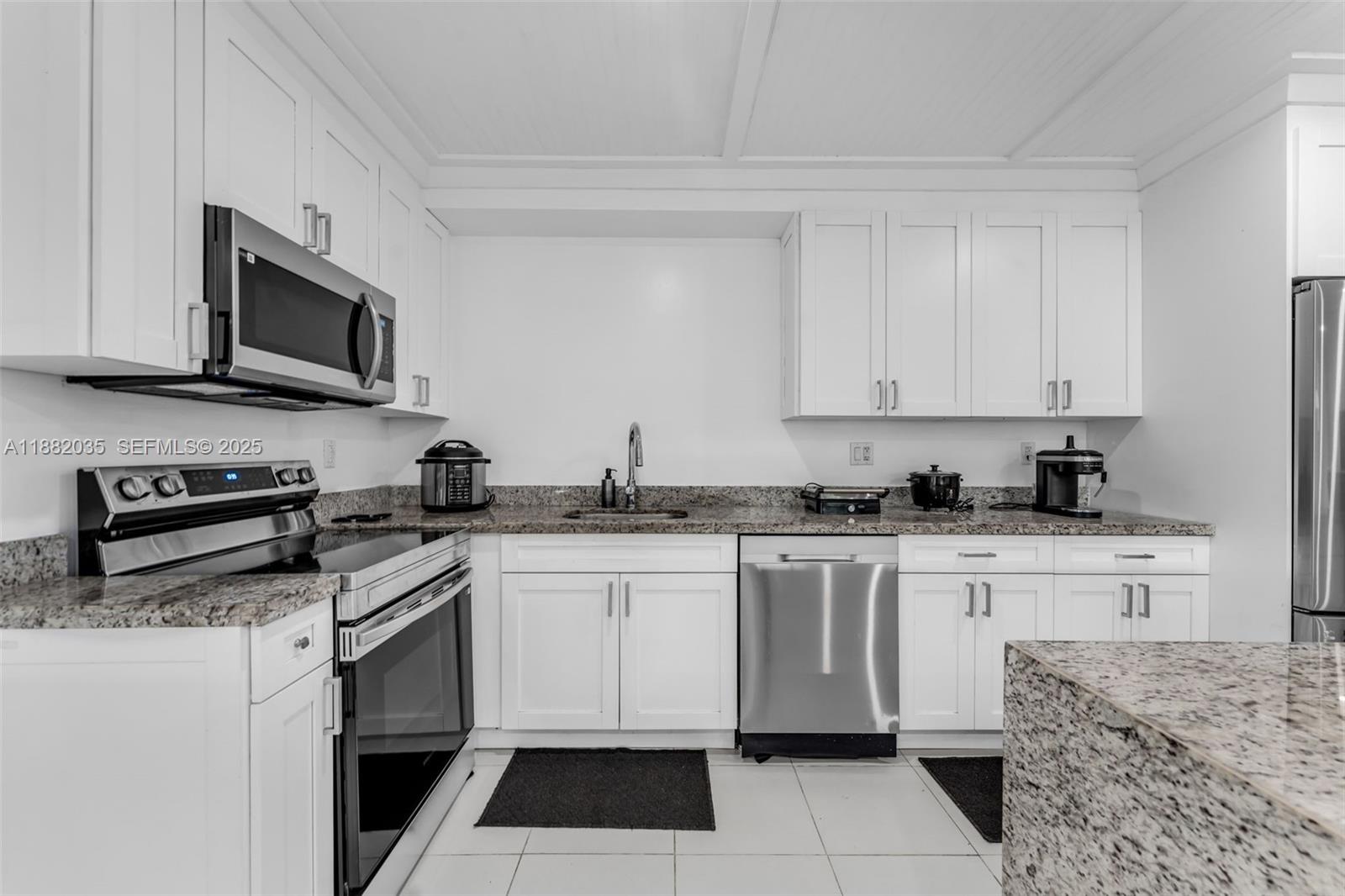 12750 Southwest 197th Avenue Miami, FL 33196 - Photo 7 of 60